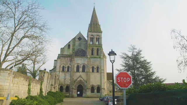 Photo of the small city of Saint-Leu-d'Esserent that deployed a smart lighting solution.