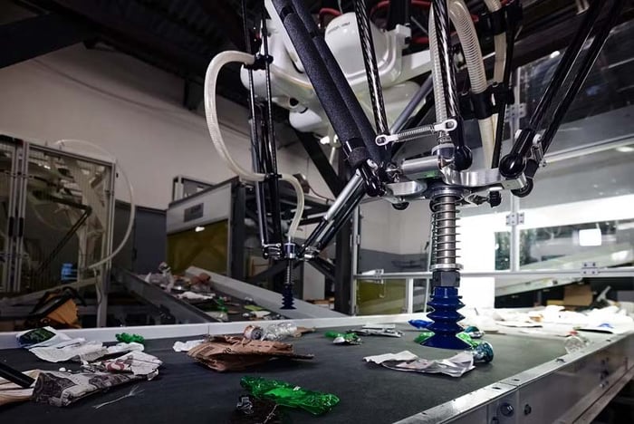 Amp Robotics sorting waste for recycling