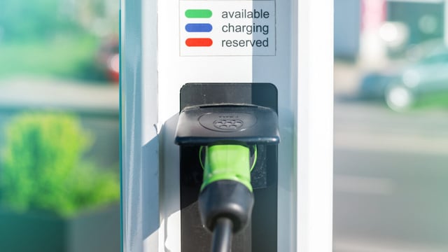 Innovate UK And Private Investors Commit £750K To Go Eve’s DockChain Multi-Bay EV Charging