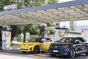 Cars EV charging Mobilize and Autostrade per l’Italia