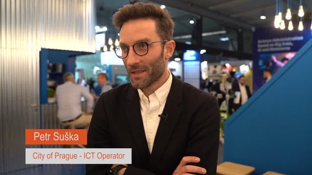 Petr Suska of Operátor ICT explaining what Smart Prague is about at the Smart Cities Expo World Congress.