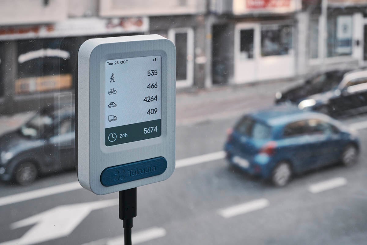 people and traffic counting sensor mounted on window