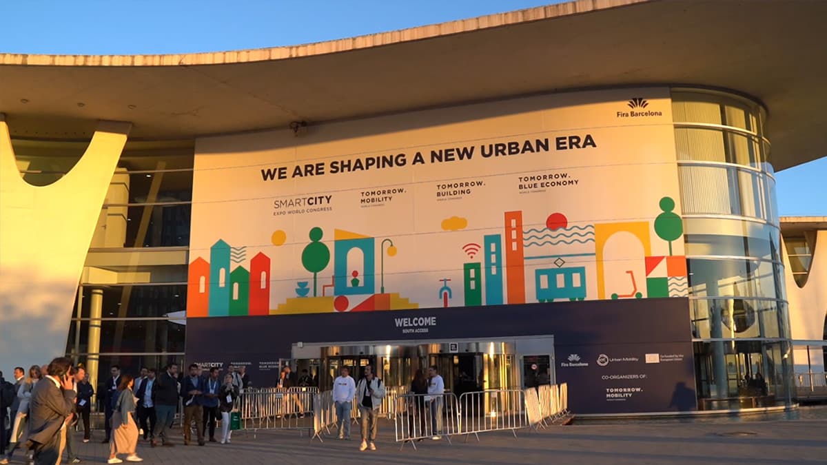 People arriving at the smart city expo Barcelona