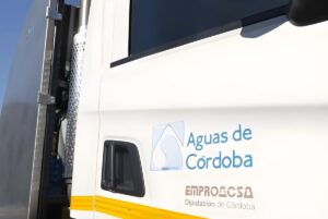 Close-up of a white EMPROACSA utility truck featuring the Aguas de Córdoba logo on the door.
