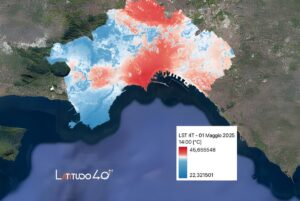 Latitudo 40 geospatial satellite map of Naples showing a red and blue land surface temperature heat map overlay.
