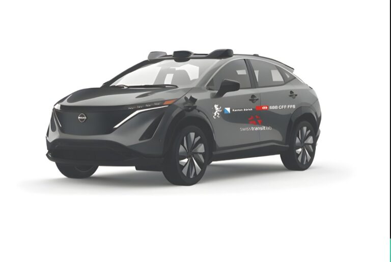 A Nissan Ariya with roof-mounted sensors and SBB CFF FFS branding on the door against a white background.